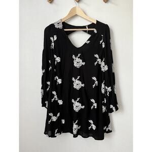 Free People black white embroidered floral swing‎ dress cut out neck XS